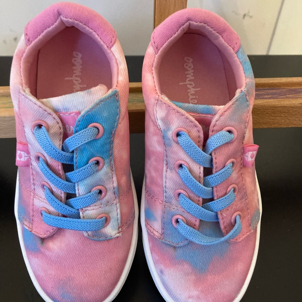TINY DIVA DRIP: NEW size 10 tie-dye print canvas shoes with baby blue and pink